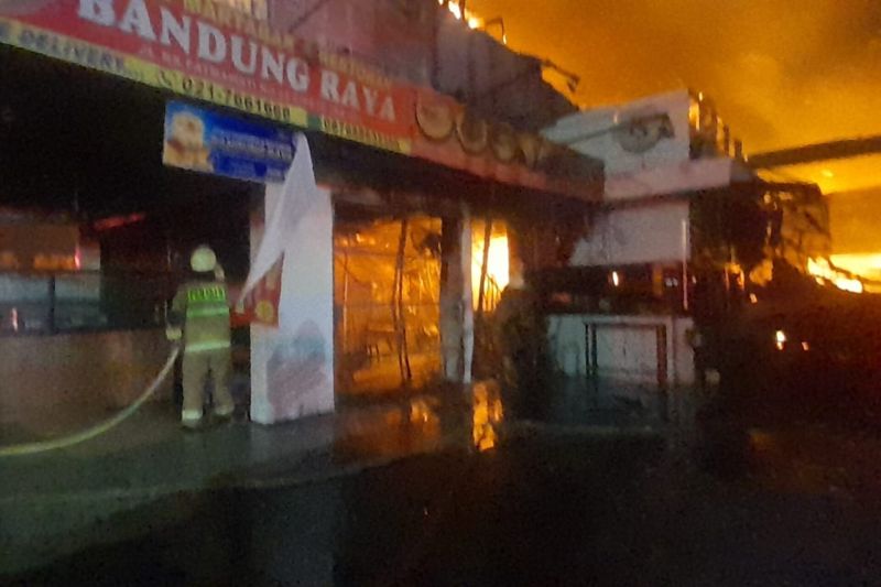 Korsleting Listrik Diduga Picu Kebakaran Food Court Fatmawati