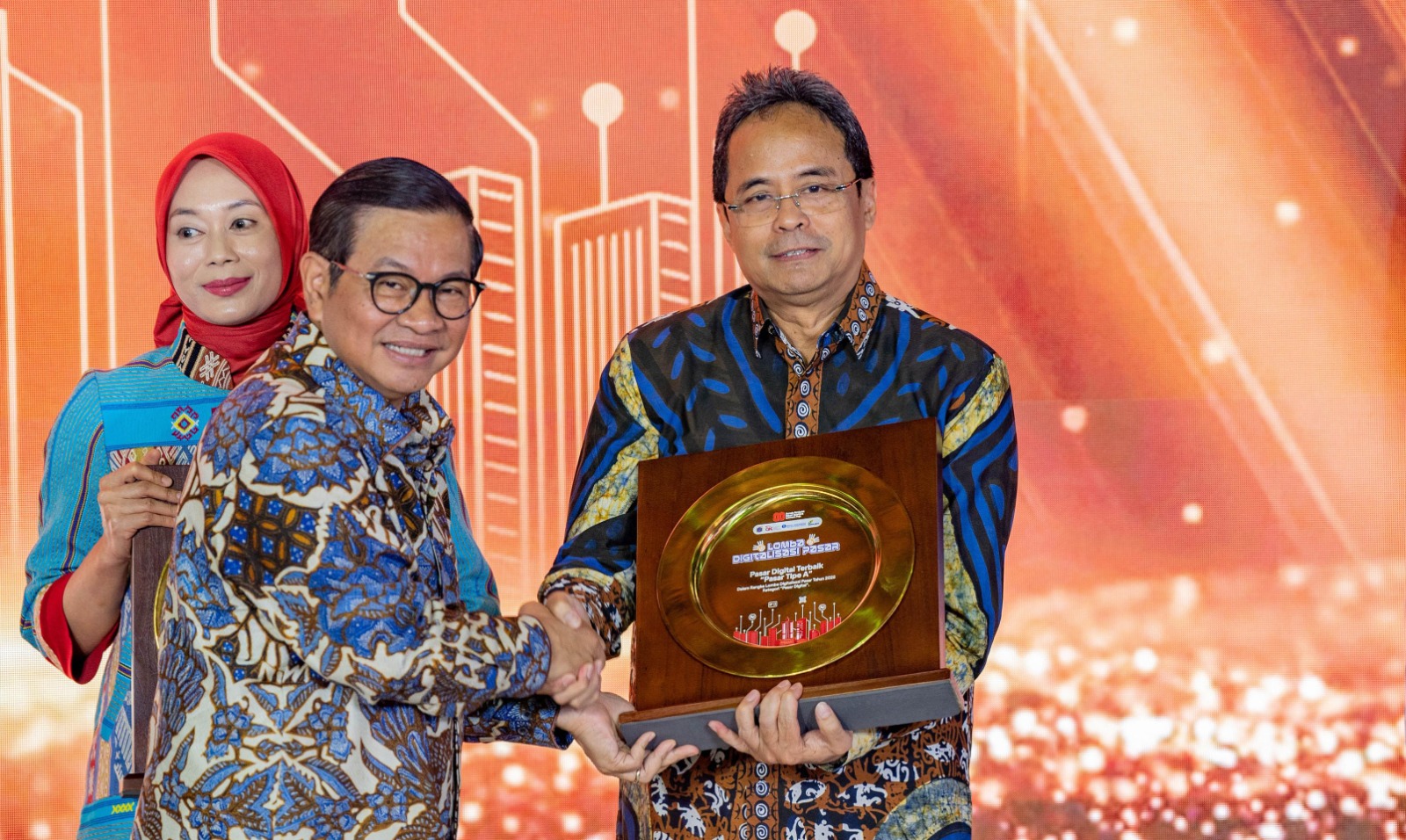 Dorong Transaksi Non-Tunai, Bank Jakarta Rebut 3 Penghargaan Digitalisasi Pasar