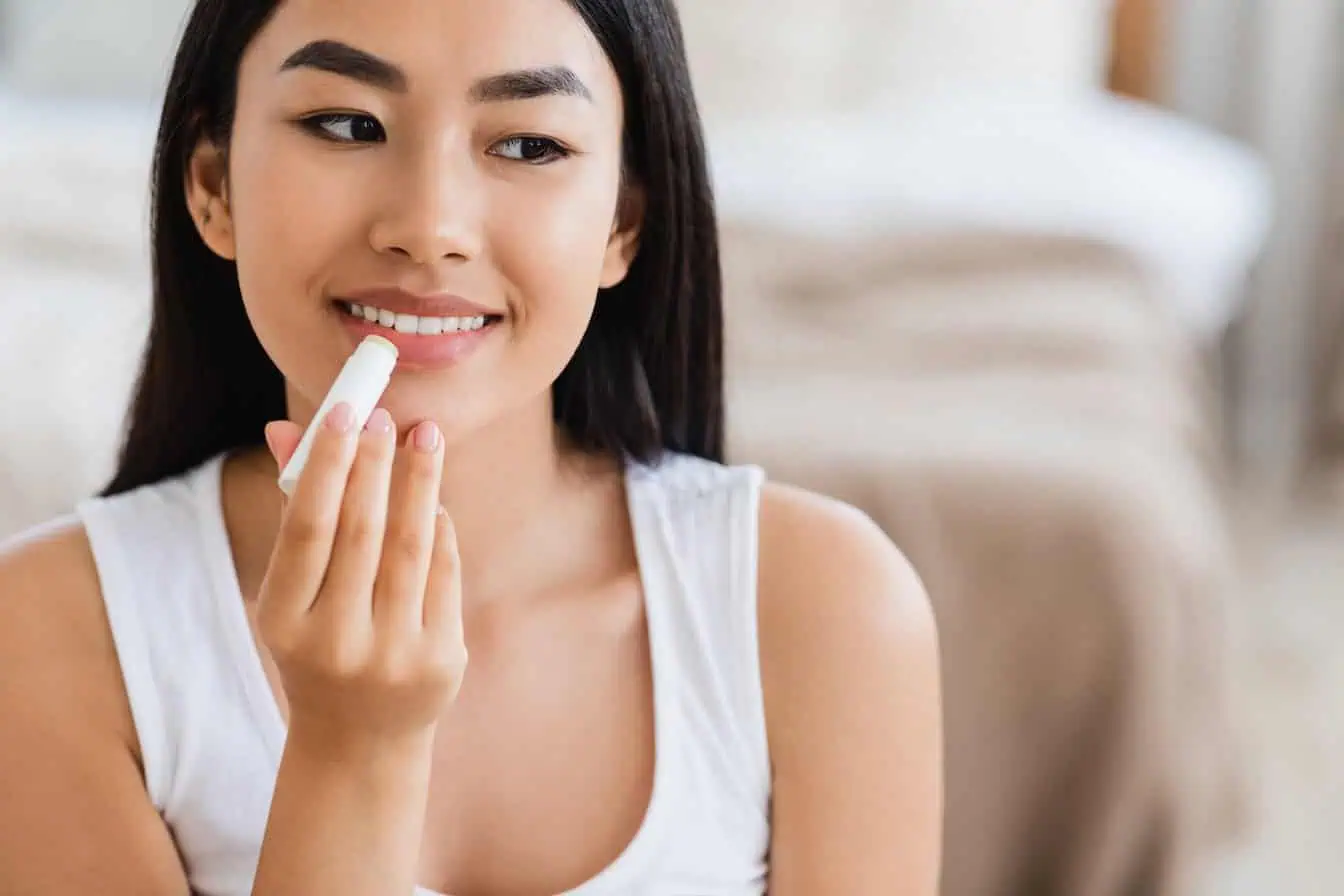 cara supaya lipstik bertahan lama