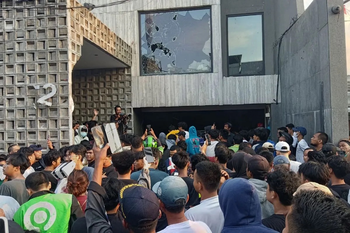 Polisi Selidiki Penjarahan di Rumah Ahmad Sahroni dan Eko Patrio