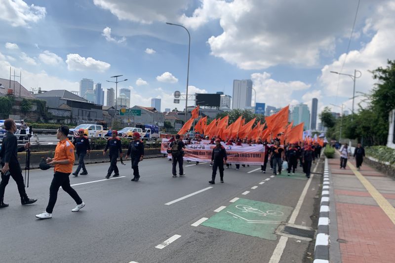 Long March ke DPR, Ribuan Buruh Tuntut Enam Reformasi Ketenagakerjaan