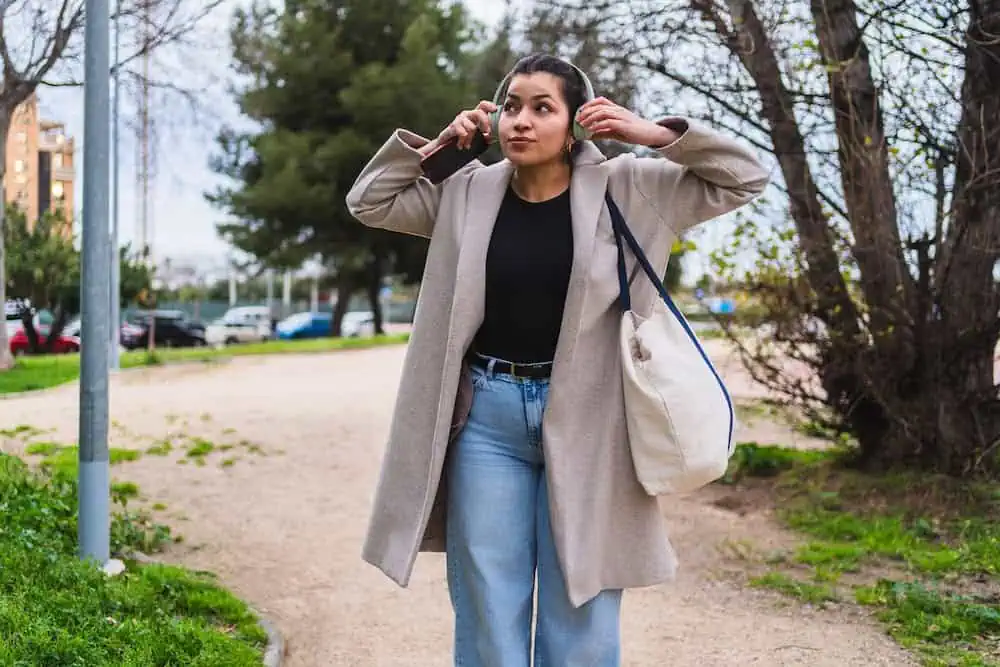 Refined Layers Outfit Traveling Cewek Kekinian
