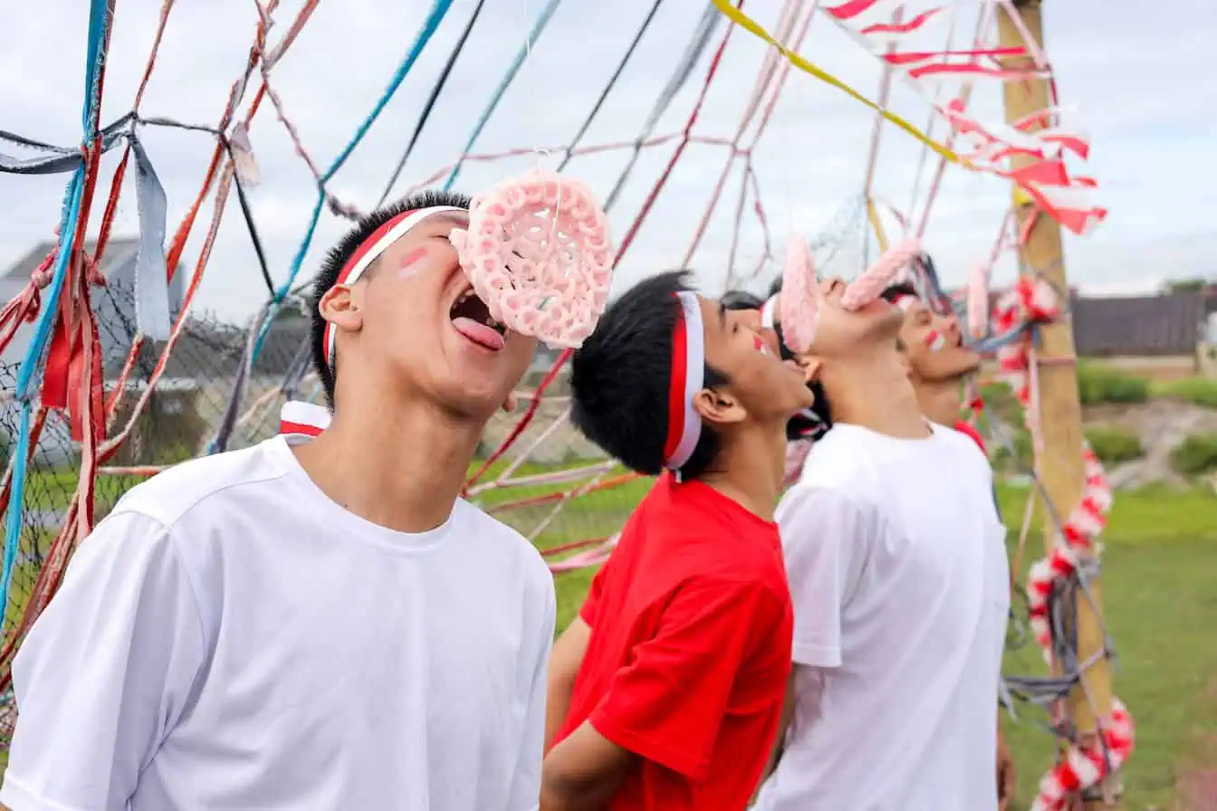 Ilustrasi Gen Z Lomba 17 Agustusan Makan Kerupuk