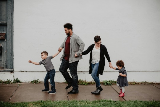 BabyCenter: Ayah Gen Z Lebih Setara dalam Urusan Rumah Tangga daripada Milenial