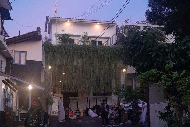 Massa Tak Dikenal Jarah Rumah Menkeu, Warga Bintaro Ketakutan