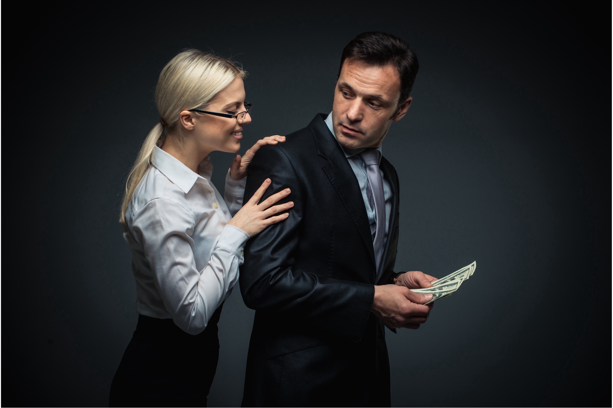 Apa Itu Financial Infidelity? Kenali Perselingkuhan Ekonomi yang Berbahaya Bagi Hubungan