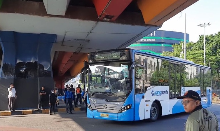 Seluruh Rute Transjakarta Kembali Normal, Perbaikan Halte Terus Berjalan