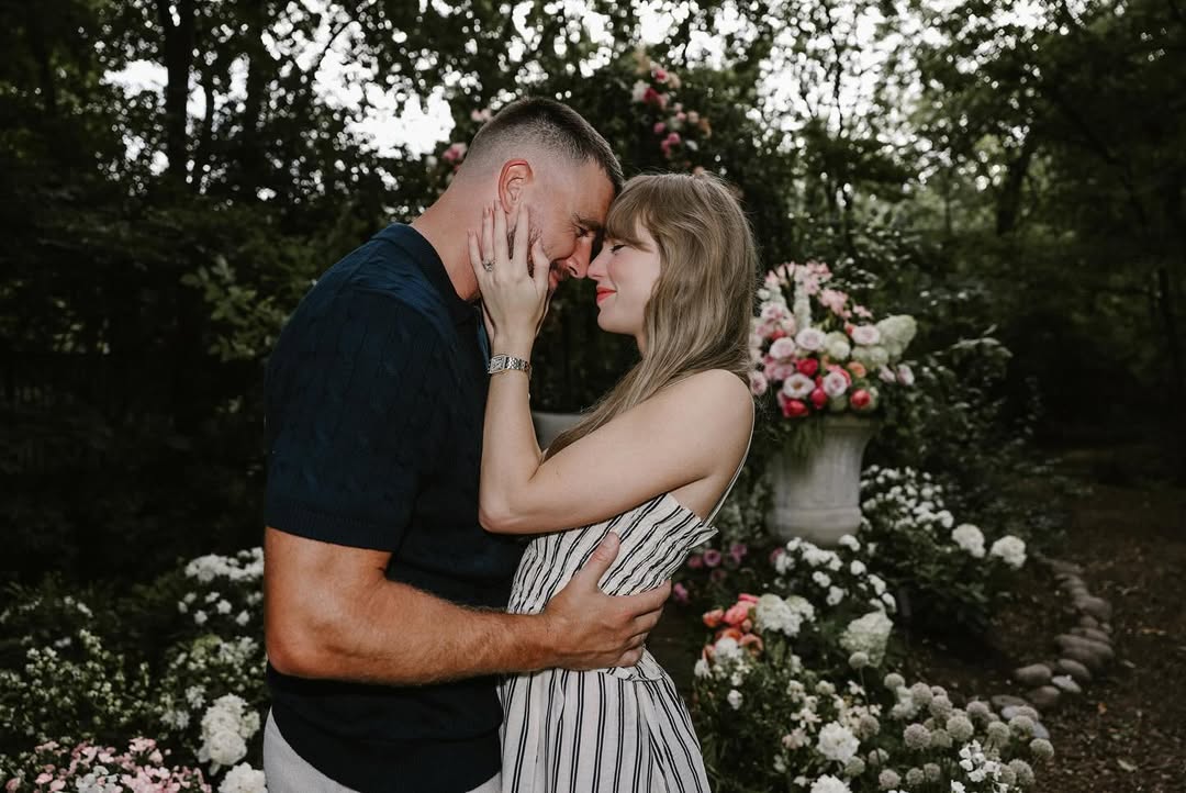 Resmi Bertunangan, Taylor Swift dan Travis Kelce Bagikan Momen Bahagia di Instagram