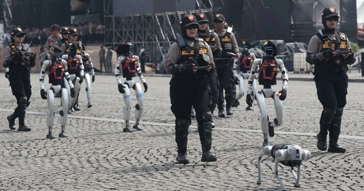 Robot K9 Polri di HUT Bhayangkara Mendeteksi Bahan Peledak