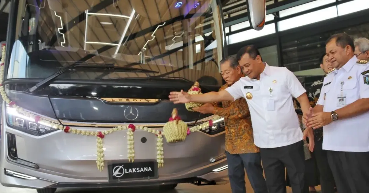 Karoseri Laksana Ekspor Bus Perdana ke Sri Lanka